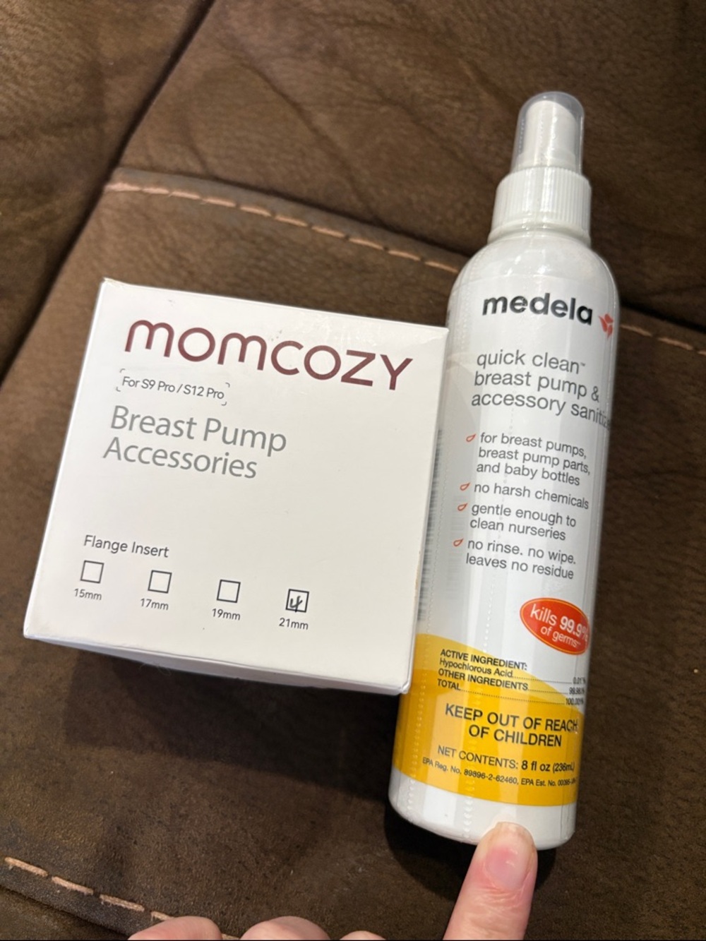 Medela Quick Clean Breast Pump & Momcozy Breast Pump Accessories - White